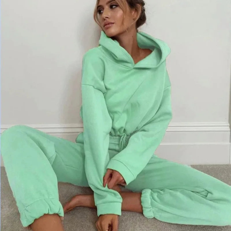 Conjunto "Cozy Comfort": Sudadera Oversized y Joggers de Tacto Suave