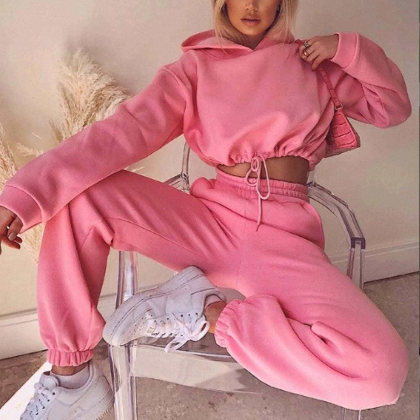Conjunto "Cozy Comfort": Sudadera Oversized y Joggers de Tacto Suave