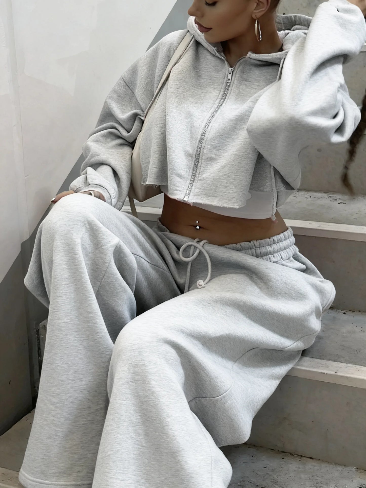 Conjunto Premium "Casual Luxe": Sudadera con Capucha y Pantalón
