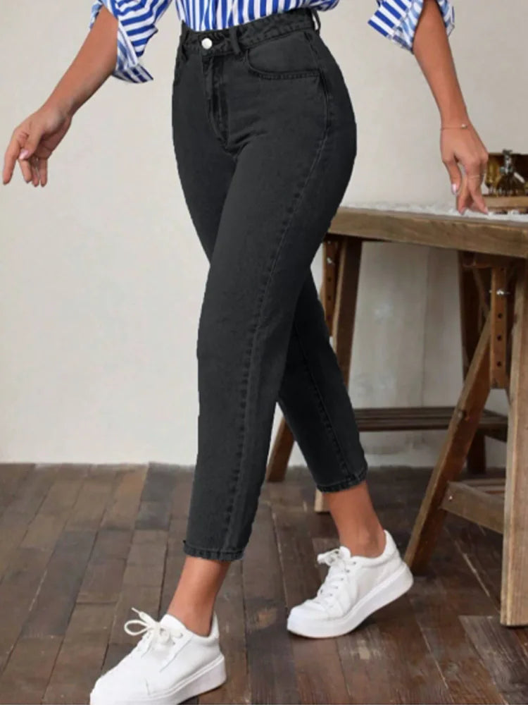 Jeans Capri de Mezclilla Fina – Tiro Alto con Ajuste Slim y Elasticidad Superior