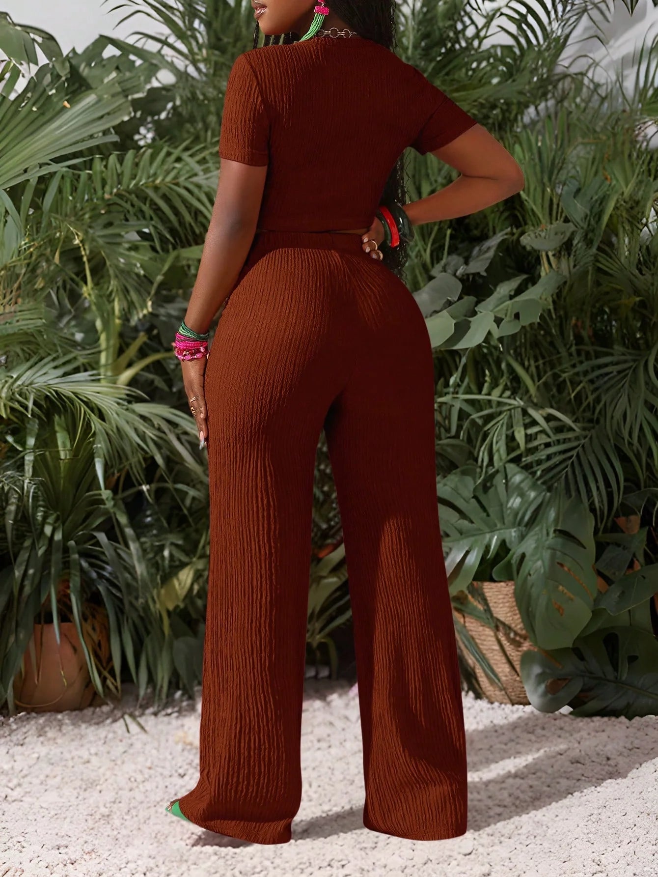 Conjunto "Vintage Flow": Top de Manga Corta y Pantalón Wide-Leg