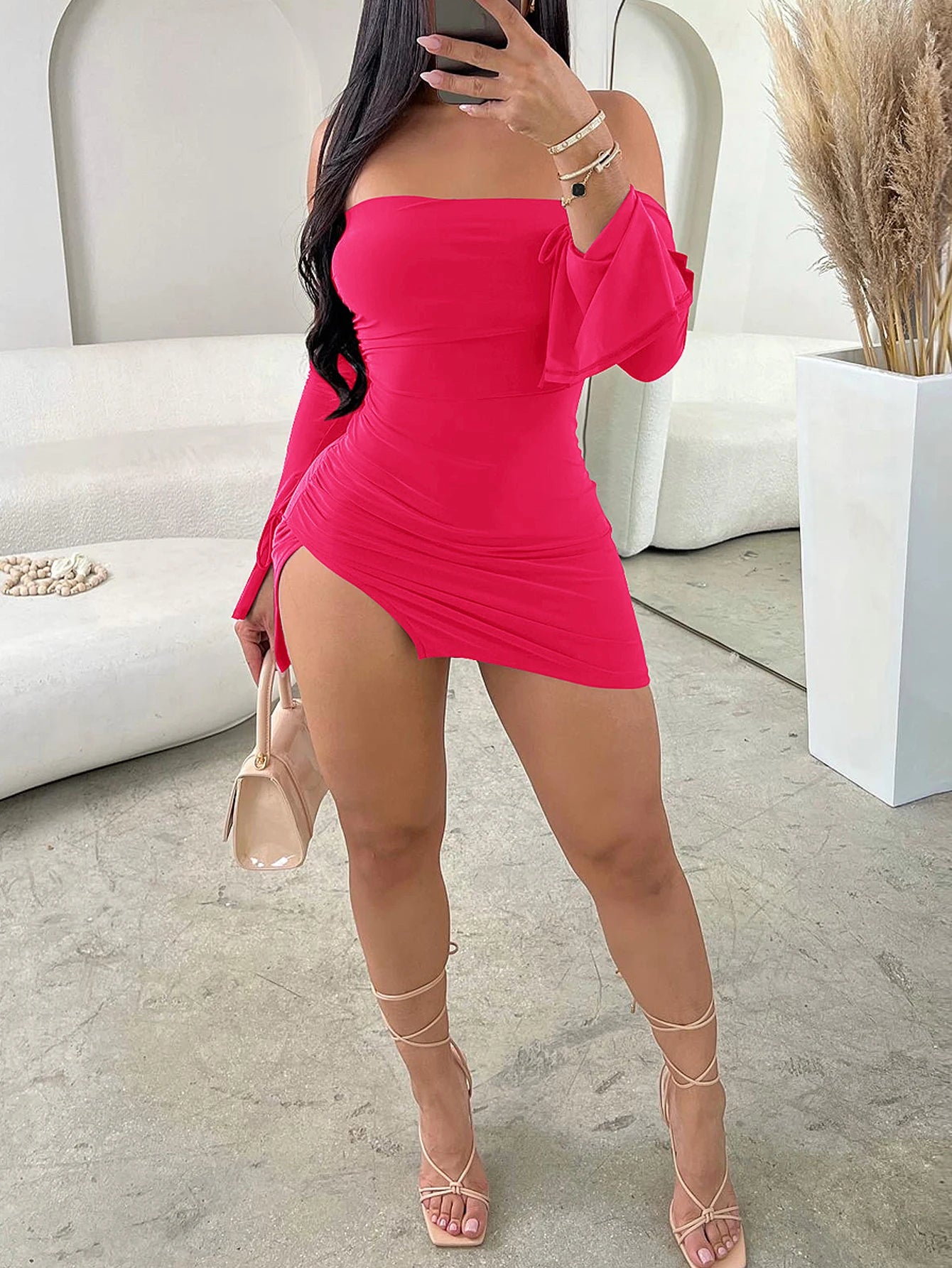 Vestido "Night Siren": Diseño Off-Shoulder con Mangas Batwing