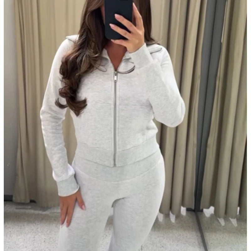 Conjunto Iconic Flare: Set de Sudadera Zip-up y Pantalón Acampanado