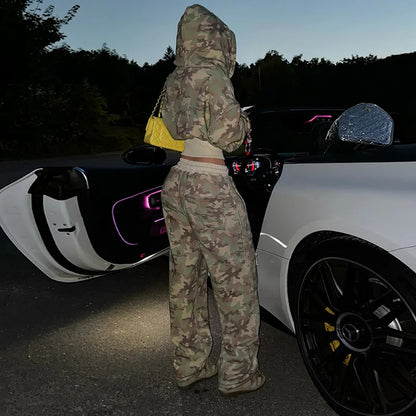 Conjunto Camuflaje Streetwear: Chaqueta con Cierre y Capucha + Pantalón Jogger